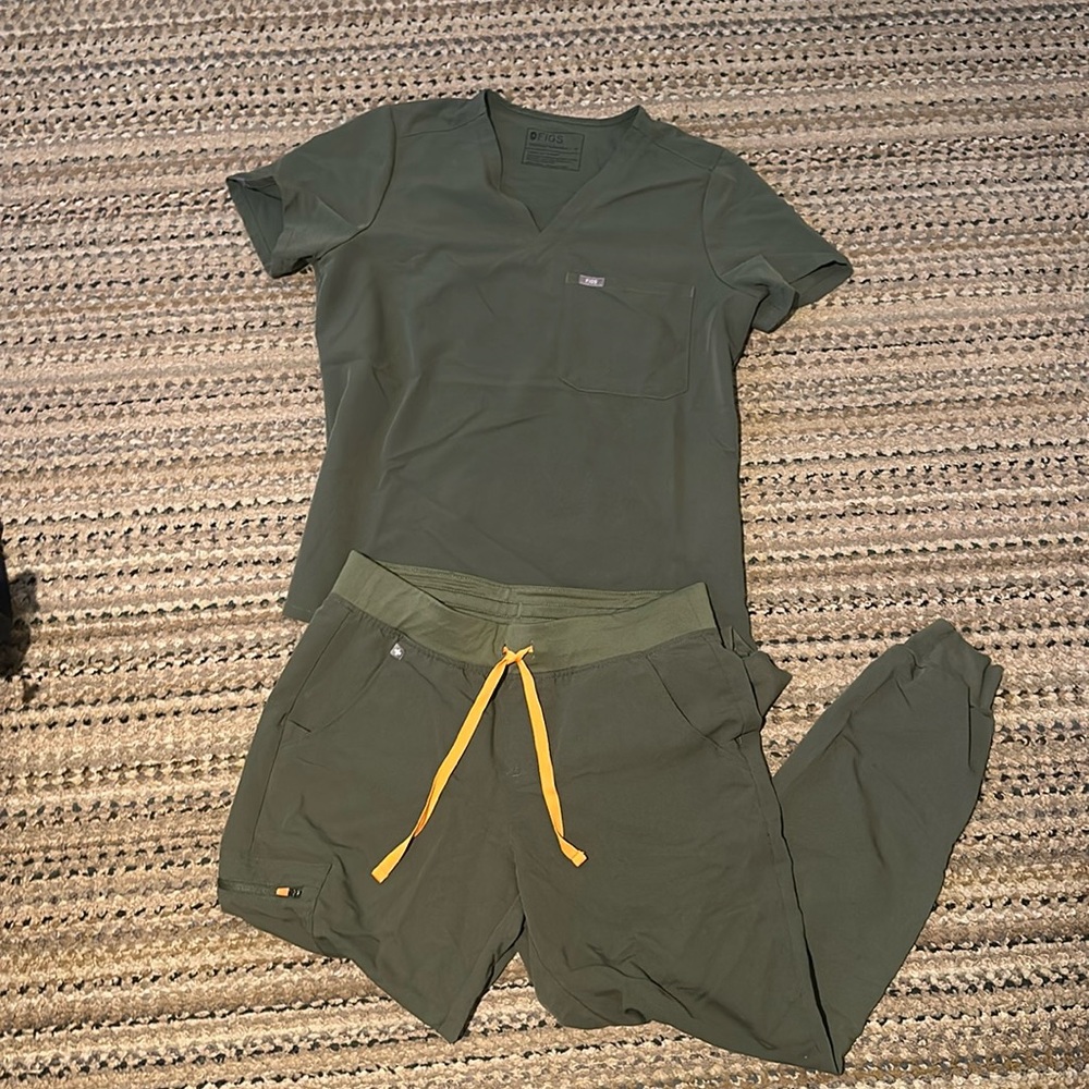 Figs Scrub Set Medium Moss Colored with Orange Drawstring